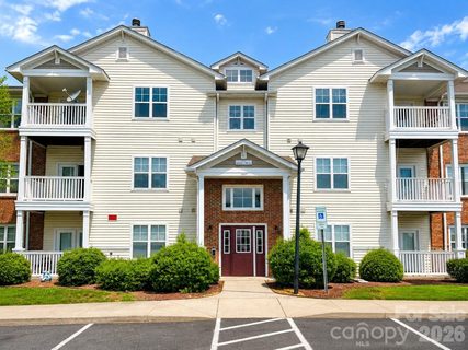 9813 Hyde Glen Court active condo in Hyde Park, Charlotte, NC
