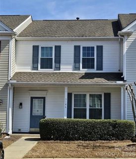 3186 Mannington Drive active townhome in Willowmere, Charlotte, NC