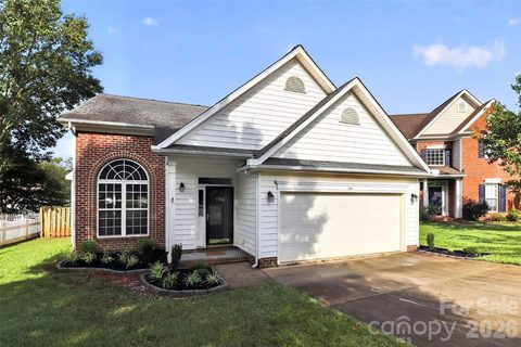 1194 Tufton Place pending home in Oak Park, Concord, NC