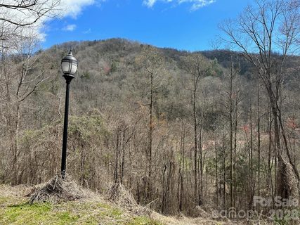0 Tuckaway Ridge Drive active lot in Tuckaway Ridge, Hendersonville, NC