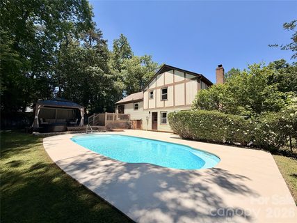 824 Riverwood Road sold home in Sardis Woods, Charlotte, NC