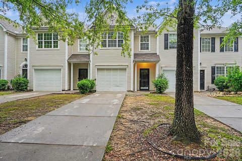 7514 Abigail Glen Drive active townhome in Abbotts Glen, Charlotte, NC
