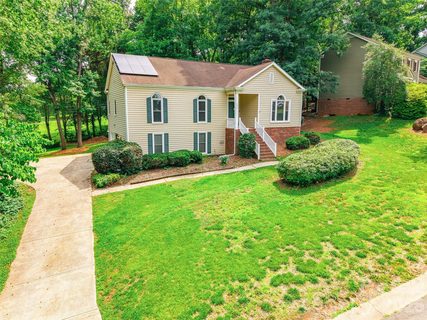 2001 Colony Hill Drive active home in Stoney Pointe, Charlotte, NC