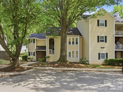 3304 Selwyn Farms Lane pending home in Hunters Run, Charlotte, NC