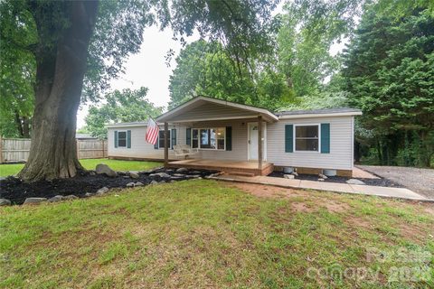 3902 Sharyn Drive sold home in Parkwood, Charlotte, NC