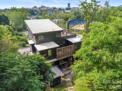 53 Buchanan Place active home in Oakhurst, Asheville, NC