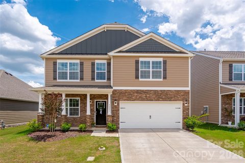 2001 Vanderlyn Street pending home in Secrest Commons, Monroe, NC