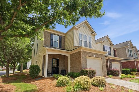 2403 Diplomat Lane active home in Park South Station, Charlotte, NC