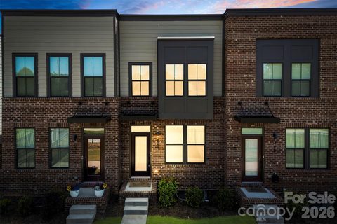 1049 Simcoe Lane pending townhome in Southrail Station, Charlotte, NC