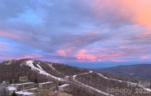 303 Sugar Top Drive active home in Sugar Top Resort Condominiums, Sugar Mountain, NC