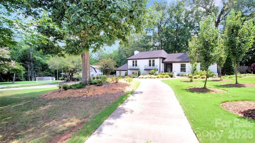 1634 Lumarka Drive sold home in Woodberry Forest, Charlotte, NC
