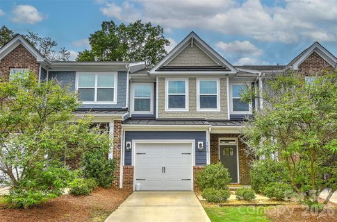 1010 Moffatt Lane pending home in The Townhomes At McKee Glen, Matthews, NC