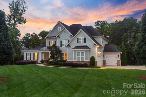 200 Seven Oaks Landing pending home in McLean - South Shore, Belmont, NC