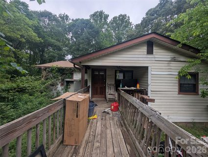 1218 B Essex Street active home in Jenkins Heights, Gastonia, NC