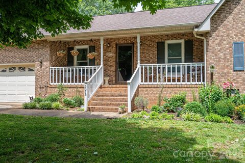 Homes in Oak Springs, Shelby