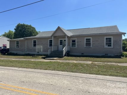 706 Old North Main Street active home in The Lesavoy Foundation, Clover, SC