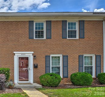 8333 Knights Bridge Road active townhome in Sharon South, Charlotte, NC