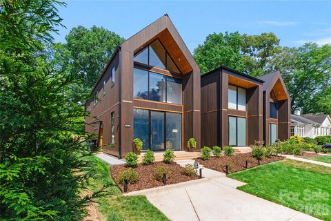 5447 Topping Place active home in Barclay Downs, Charlotte, NC