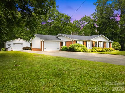 805 Pine Hill Drive pending home in Woodbrook, Salisbury, NC