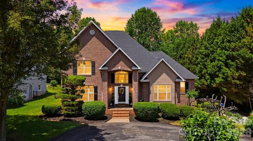 Homes in North Pines, Hickory