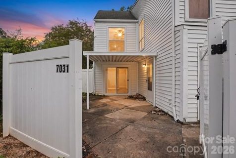 Homes in Stonington, Charlotte