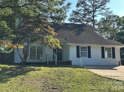10220 Rockwood Road pending home in Victoria Park, Charlotte, NC
