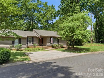 1011 Cranberry Circle pending home in Dogwood Hills, Fort Mill, SC