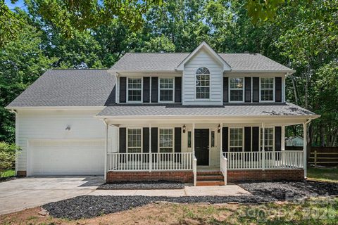 Homes in Country Woods, Indian Trail