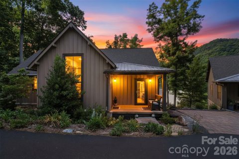 561 Harbor Ridge Drive active home in Bear Lake Reserve, Tuckasegee, NC