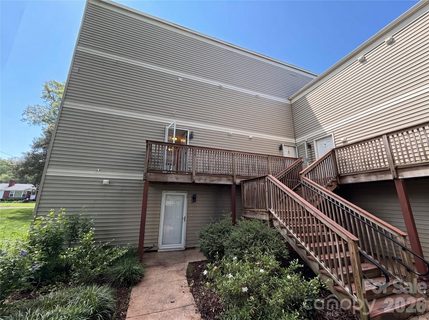 1625 Merry Oaks Road active condo in Woodmere, Charlotte, NC