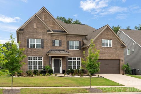 5005 Alexander Manor Drive active home in Fawn Hollow, Charlotte, NC