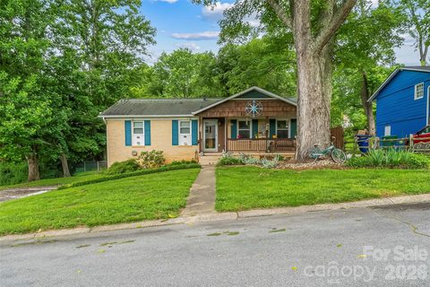 10 Oak Leaf Lane pending home in Mountain View, Arden, NC