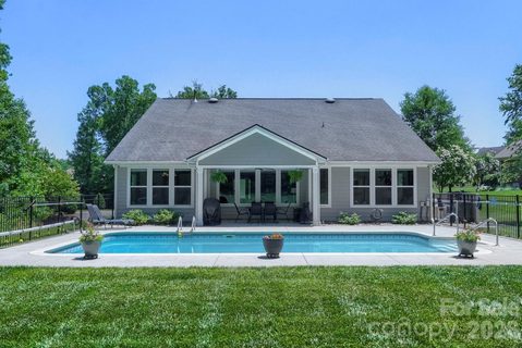 5925 Gatekeeper Lane sold home in Olde Stonegate, Mint Hill, NC