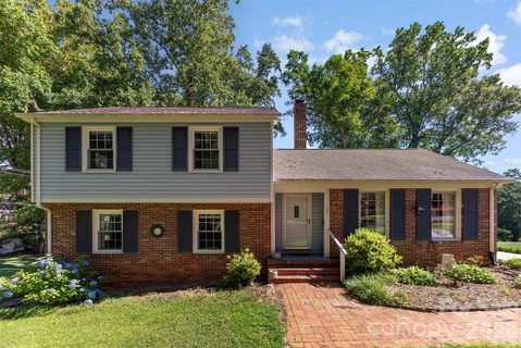 121 E Summersby Street active home in Whiteville Park, Fort Mill, SC
