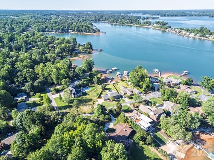 8005 Island View Court sold home in Westport, Denver, NC