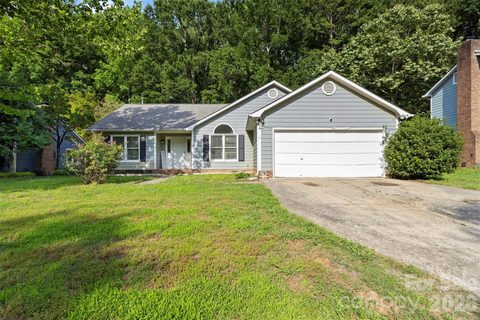 8704 Hornwood Court active home in Cambridge, Charlotte, NC
