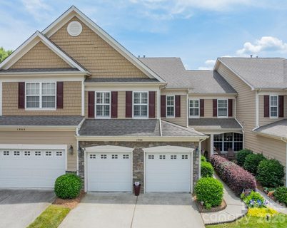 1064 Silver Gull Drive active home in Lake Shore On Lake Wylie, Tega Cay, SC