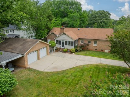 5522 Sharon Road pending home in Beverly Woods, Charlotte, NC
