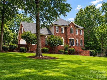2116 Quail Drive pending home in Quail Hollow, Concord, NC