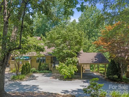 301 White Oak Drive pending condo in The Oaks, Hendersonville, NC