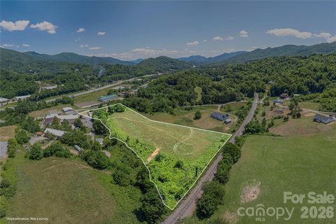 23 Providence Place active home in Barbers Orchard, Waynesville, NC