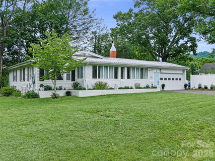 A home in English Woods, Spruce Pine