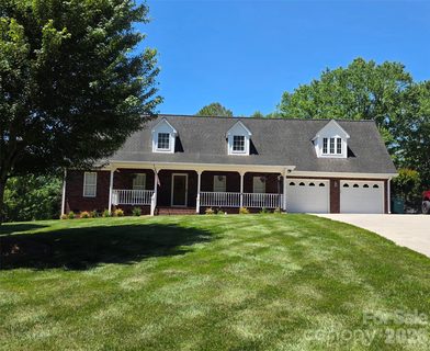 305 Imperial Way active home in Crystal Village, Albemarle, NC