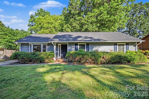 1530 Teddington Drive sold home in Woodford Green, Charlotte, NC