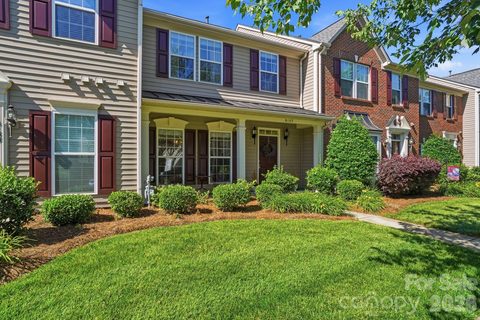 8157 Bridgegate Drive pending home in Gilead Ridge, Huntersville, NC