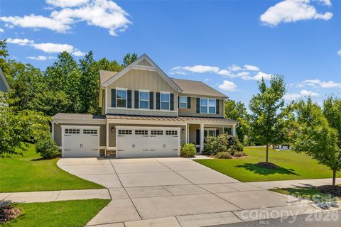 10295 October Glory Way active home in Holcomb Woods, Charlotte, NC