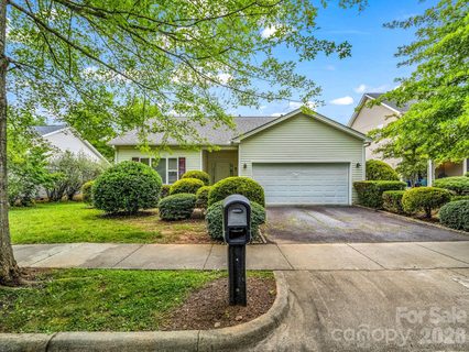 6 Scottish Circle pending home in Skyland Knoll, Asheville, NC