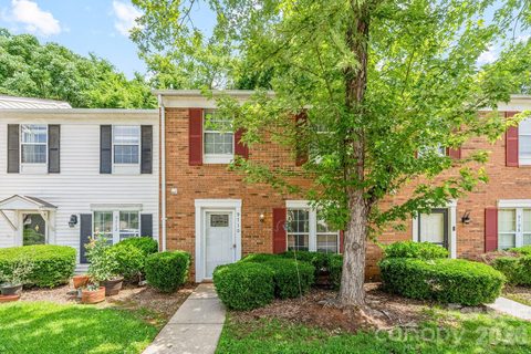 Homes in Pheasant Knoll, Matthews