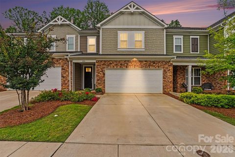 8216 Merryvale Lane active home in Redwood Rookery At The Vineyards, Charlotte, NC