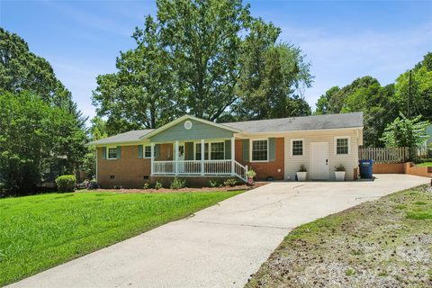 8420 Wilson Woods Drive pending home in Wilson Woods, Mint Hill, NC
